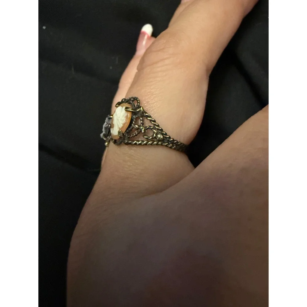 Vintage Double Cameo Ring Antiqued Gold Tone Filigree Band Size 7.5 Victorian